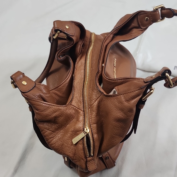 Michael Kors Bedford Tan Leather Hobo Bag With Gold Accents - Picture 5 of 10